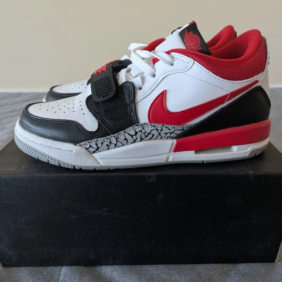 Jordan Legacy 312 Low - White, Black & Red trainers - Size US 6.5 - Picture 3 of 10